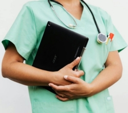 乳房全切的患者放疗时为什么要在胸壁上放一块“胶”？